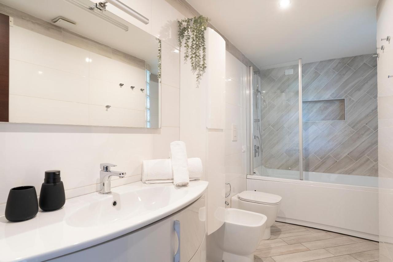 קליארי La Plaia Suites מראה חיצוני תמונה